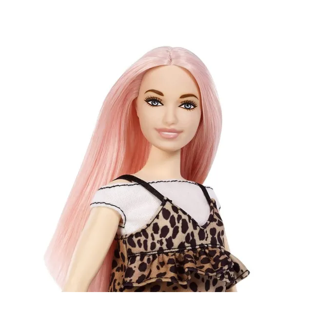 Barbie Fashionistas stojąca w białej bluzce i czarnych botkach