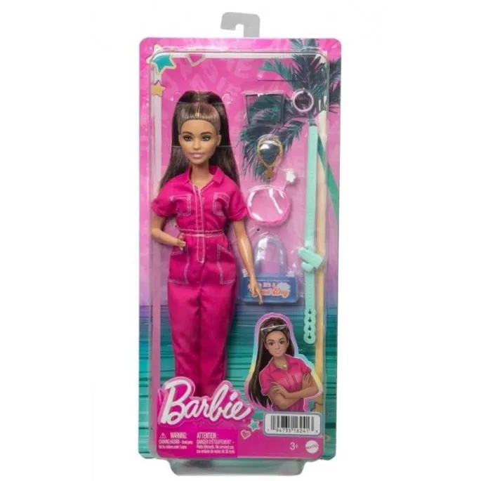 Barbie w różowym kombinezonie z pieskiem i białymi butami