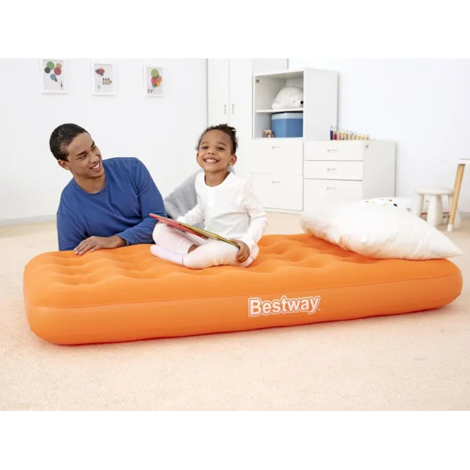 materac dmuchany 158x89 cm rozłożony na podłodze