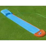 Zbliżenie na miękką rampę startową ślizgu wodnego Bestway