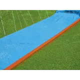 Napompowany ślizg Bestway przygotowany do użycia w ogrodzie