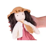 Długie, miękkie włosy lalki rozłożone na pastelowym tle