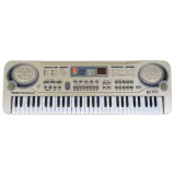 zbliżenie na klawisze keyboardu dziecięcego z wyraźnymi detalami