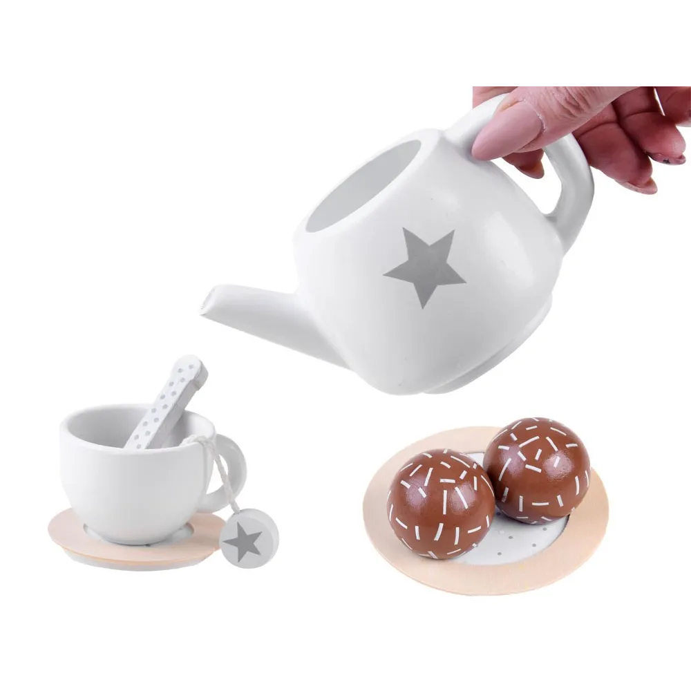 komplet łyżeczek i mini deserów jako element zestawu herbatkowego