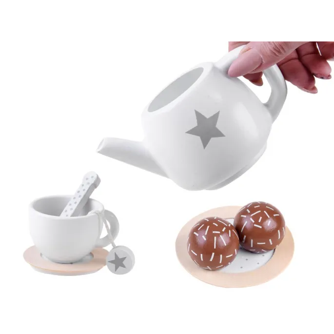 komplet łyżeczek i mini deserów jako element zestawu herbatkowego