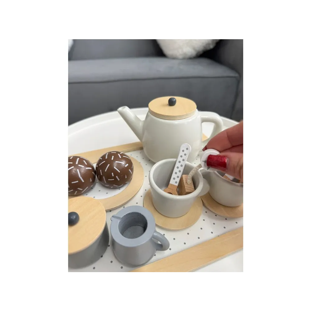 zestaw do zabawy w serwowanie herbaty i deserów na drewnianej tacy
