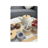 zestaw do zabawy w serwowanie herbaty i deserów na drewnianej tacy