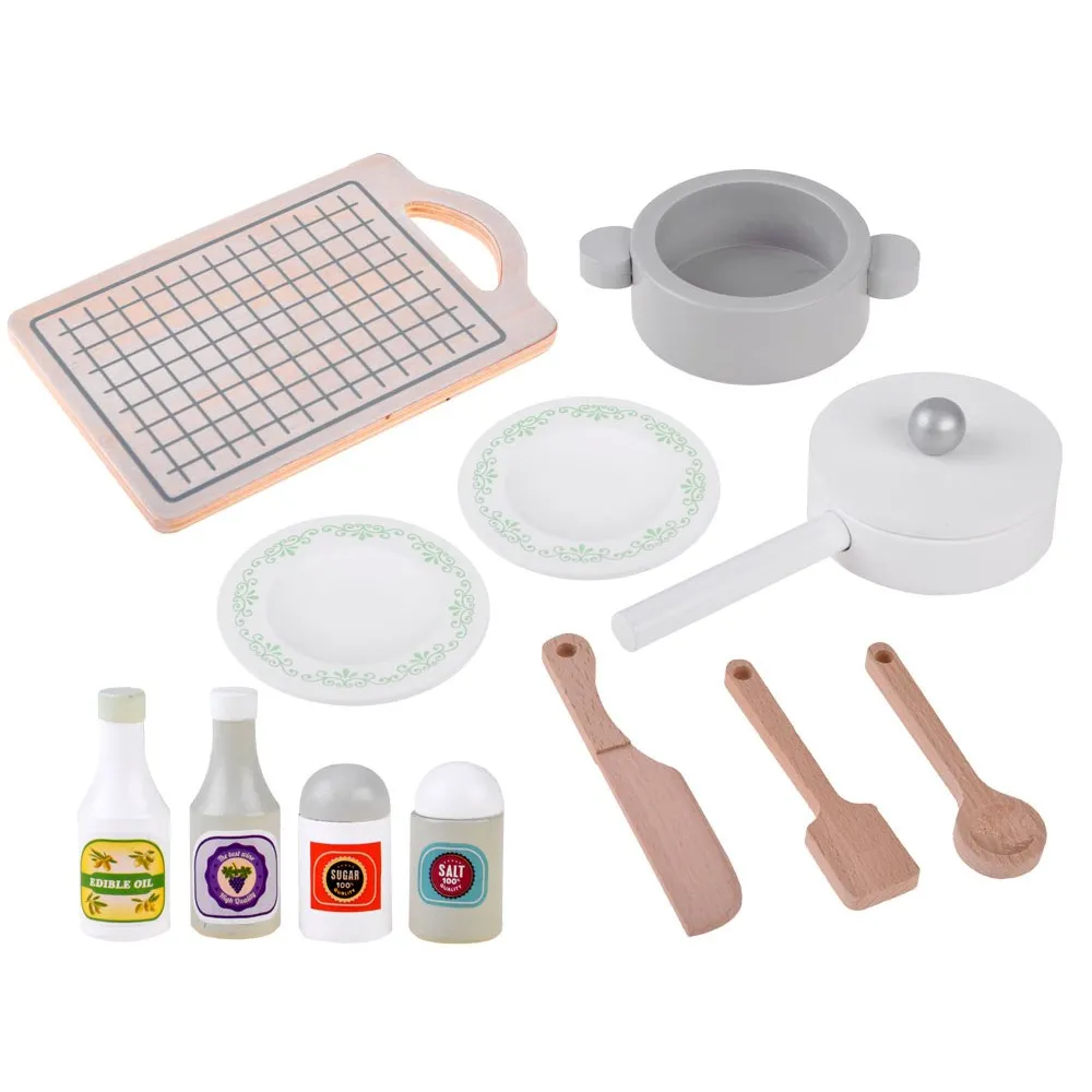 zbliżenie na metalową miskę w zlewie kuchni drewnianej