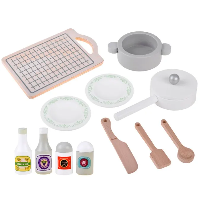 zbliżenie na metalową miskę w zlewie kuchni drewnianej