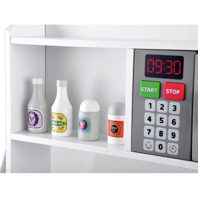 panel z pokrętłami i kranem w interaktywnej kuchni dla dzieci