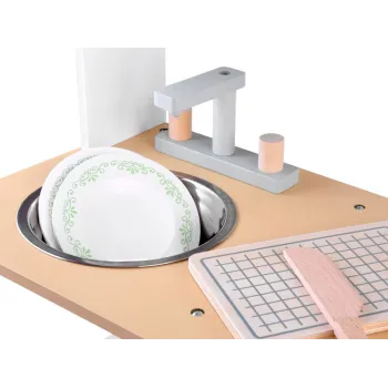 drewniane akcesoria zestawu: patelnia, garnek, sztućce i talerze