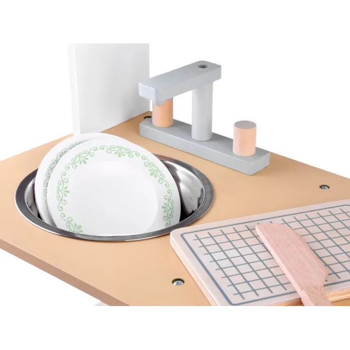 drewniane akcesoria zestawu: patelnia, garnek, sztućce i talerze