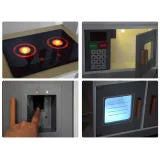 otwarty piekarnik i podświetlana mikrofalówka w kuchni drewnianej