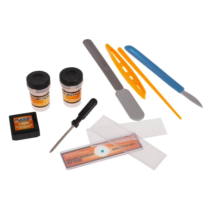 widok zestawu z próbówkami i szkiełkami do preparatów