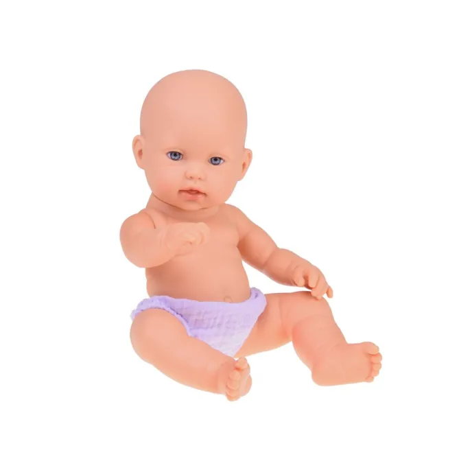 Zbliżenie na twarz lalki noworodka z delikatnie odwzorowanymi rysami