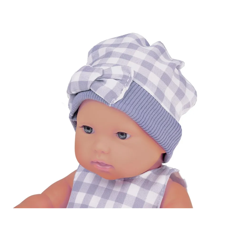 Detal ruchomych kończyn lalki w pozycji siedzącej