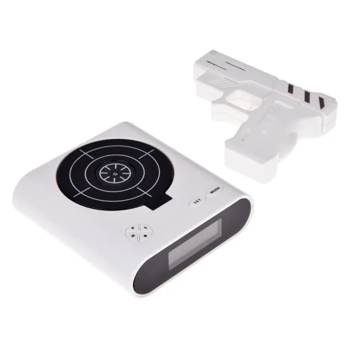 zbliżenie na czytelny wyświetlacz lcd budzika z grą