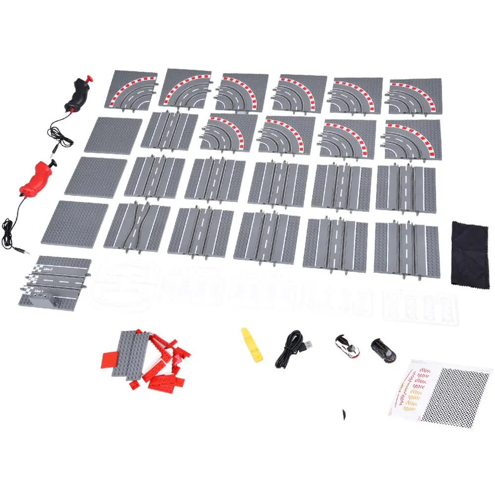 zbliżenie na samochodziki wyścigowe na torze z klocków bugatti