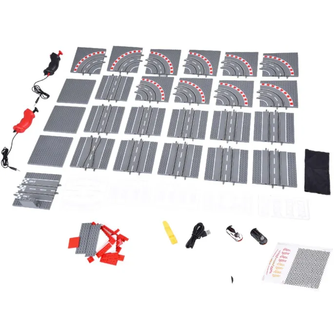 zbliżenie na samochodziki wyścigowe na torze z klocków bugatti