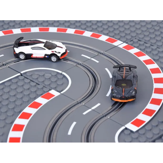 zestaw z instrukcją obrazkową i kablami usb do zasilania toru