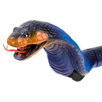 pilot w kształcie jajka obok węża rc