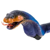 pilot w kształcie jajka obok węża rc