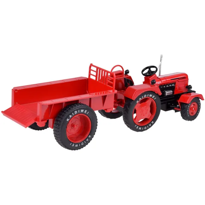 przyczepka traktora odczepiona obok pojazdu