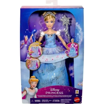 Lalka Księżniczka Kopciuszek w balowej sukni na tle jasnego tła