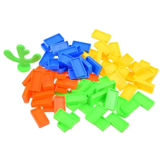 Widok z góry na układane kostki i lokomotywę