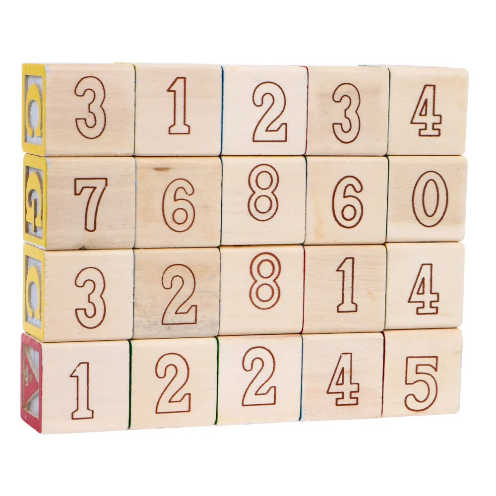 ciężarówka z odczepioną lawetą i rozłożonymi klockami