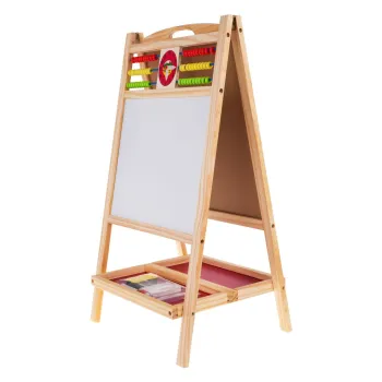 widok strony kredowej z wielokolorową kredą i gąbką