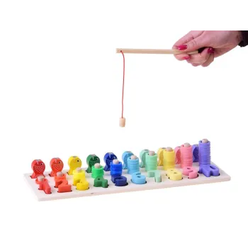 kolorowe obręcze do nauki liczenia ułożone przy podstawce