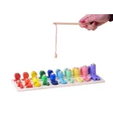 kolorowe obręcze do nauki liczenia ułożone przy podstawce