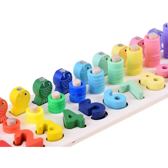 cały zestaw z cyframi, rybkami i wędką w uporządkowaniu