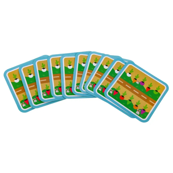 dziecko bawiące się w łowienie robaczków wędką z magnesem