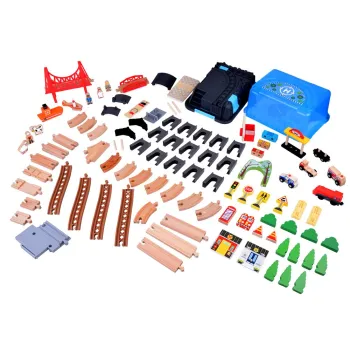 figurka strażaka na tle miejskiej sceny z kolejką