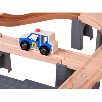 pastelowe kolory i naturalne drewno kolejki dziecięcej