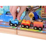 cały zestaw drewnianych elementów ułożonych na podłodze