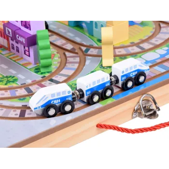 lokomotywa i wagony w trakcie jazdy po złożonych torach