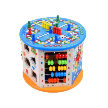 Góra drewnianej kostki z spiralą motoryczną i przesuwanymi elementami