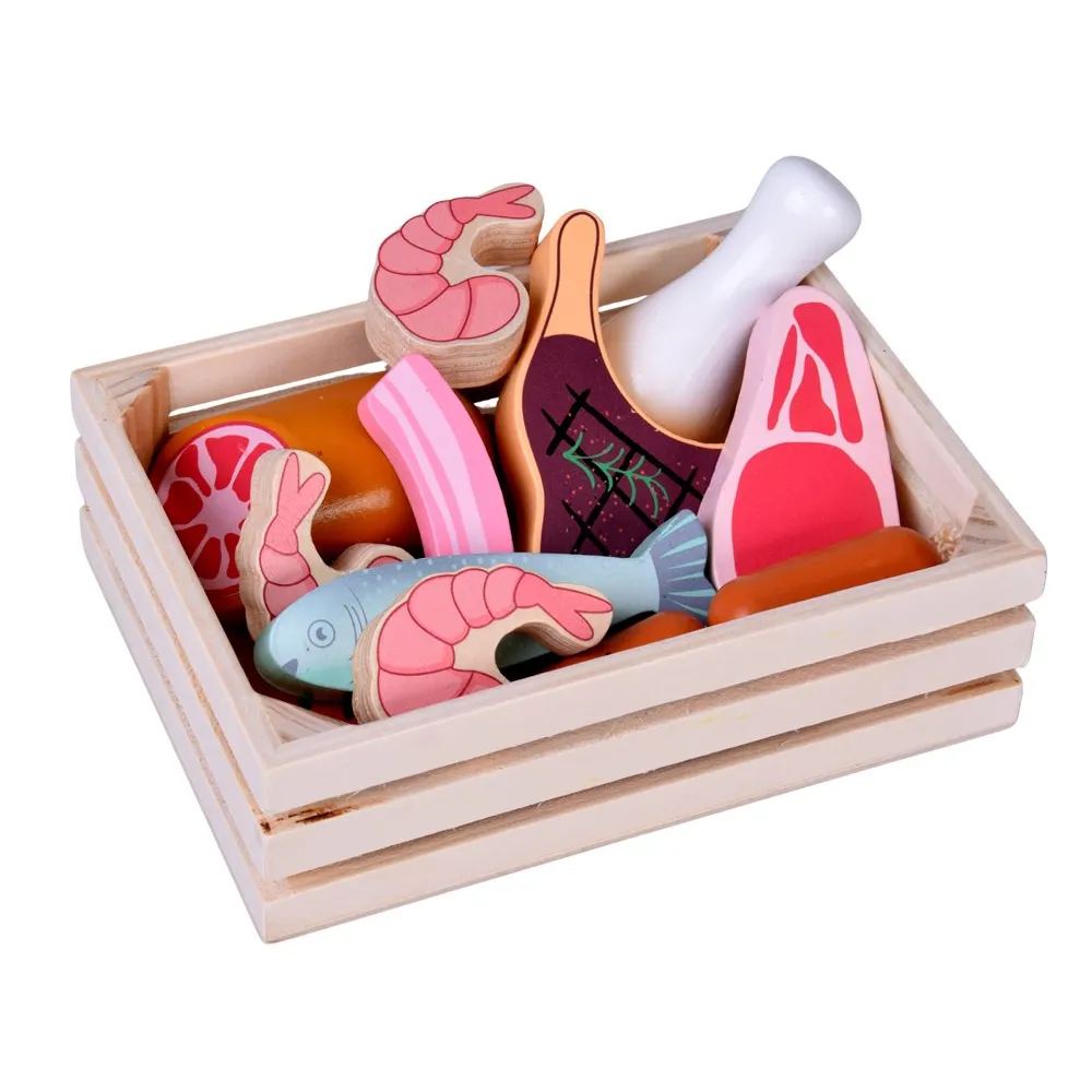 zbliżenie na elementy wędlin wykonanych z drewna