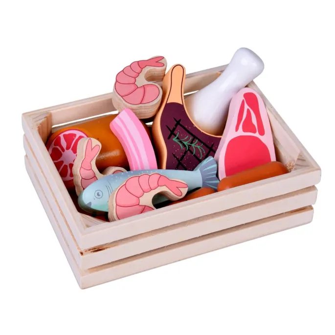 zbliżenie na elementy wędlin wykonanych z drewna