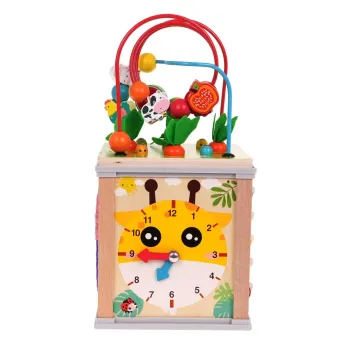 gra zręcznościowa z marchewkami i robaczkami przy drewnianej kostce