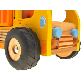 Zbliżenie na ruchomą naczepę zabawki drewnianej