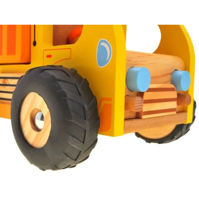 Zbliżenie na ruchomą naczepę zabawki drewnianej