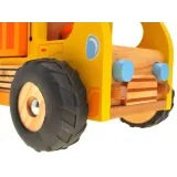 Zbliżenie na ruchomą naczepę zabawki drewnianej