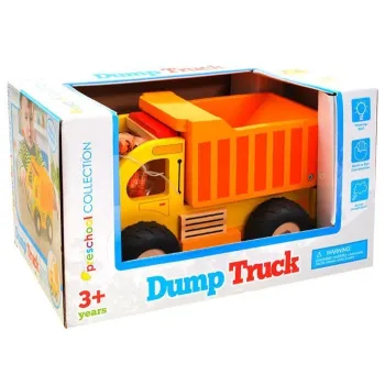 Zabawka drewniana ustawiona w dziecięcym pokoju