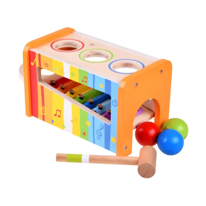 zbliżenie na ośmiotonowe cymbałki z metalowymi blaszkami