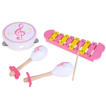 drewniany zestaw instrumentów muzycznych dla dzieci na białym tle