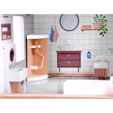 pokój dziecięcy na poddaszu domku z grafikami na suficie